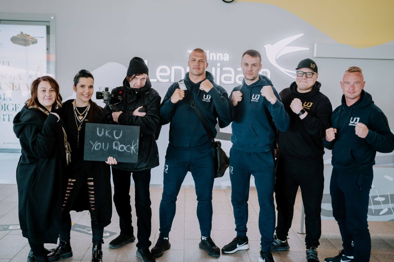 GALERII I Vaata, kuidas võeti Uku Jürjendal kodumaale naastes vastu Uku Jürjendal vastuvõtt Tallinna Lennujaamas (Foto Joosep Ints) 084