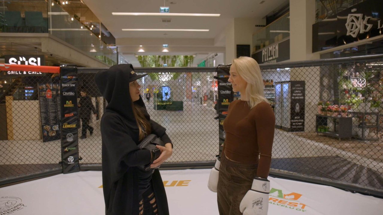 VIDEOLUGU I THE LEAGUE 11: Endla Vaheri „poksisüütus“ on läinud! Ringi naine ei astu, kuid… Monika Kuzmina ja Endla Vaher (Foto ekraanitõmmis) (09)