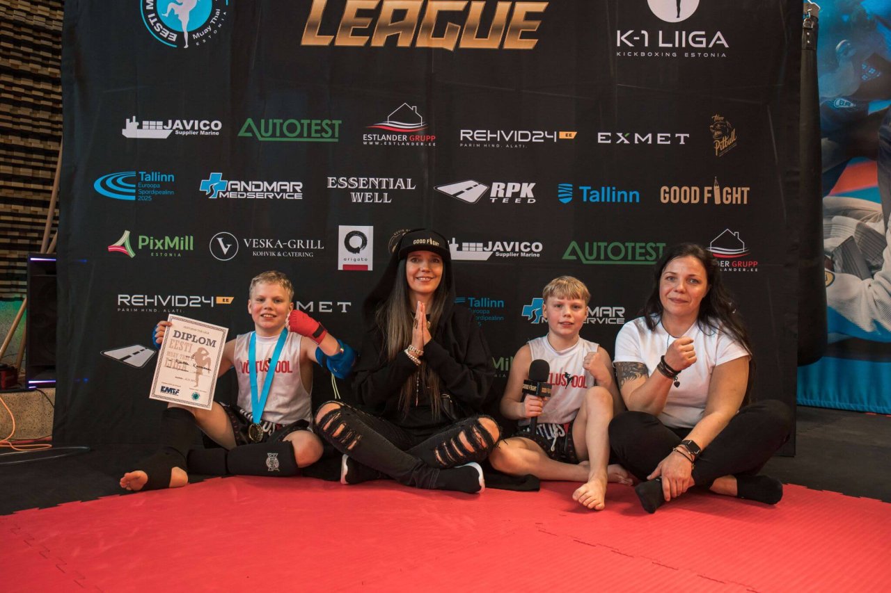 Eesti-Muay-Thai-Liiga-Foto-Risto-Stukert-096-Monika-Kuzmina-ja-perekond-Kuusmann
