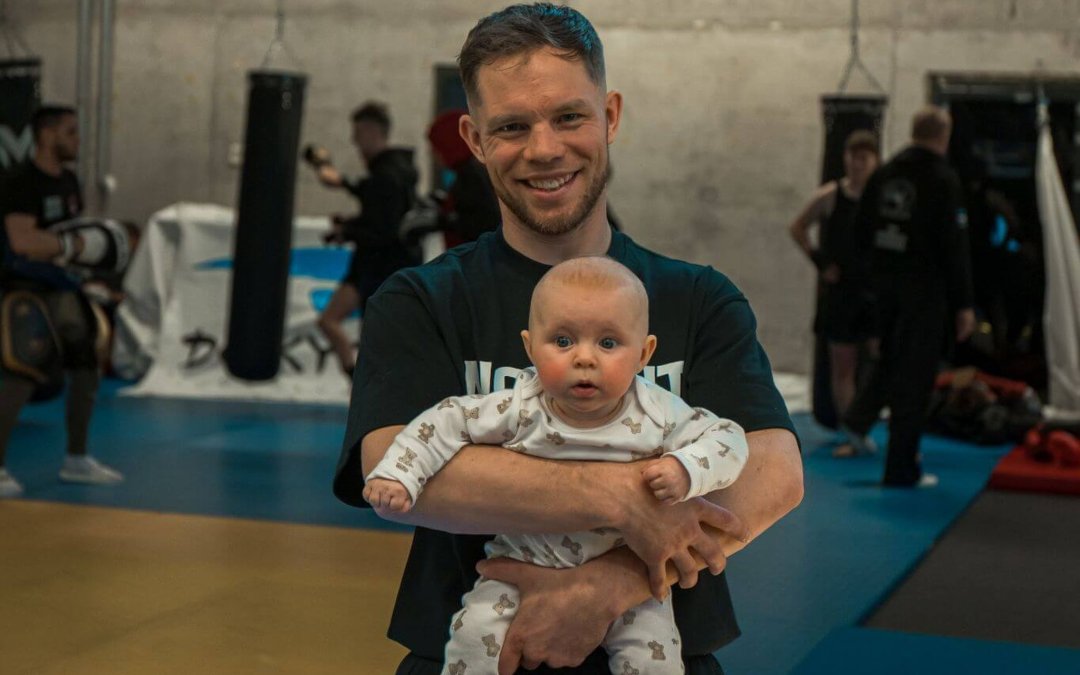 VIDEO I Väike Saara kasvab üles trennis – pere, kelle elu ei läinud lapse sünniga pausile